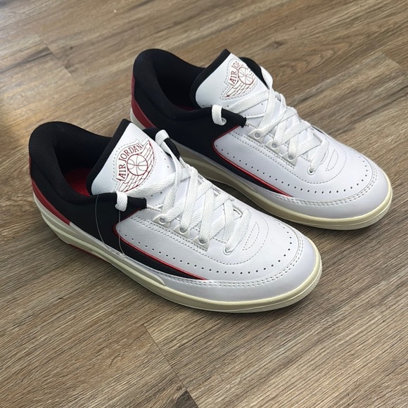 Jordan Shoes - Jordan White and Black Retro Sneakers